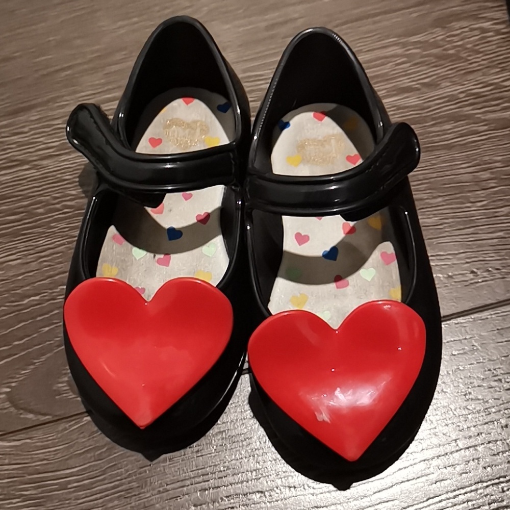 Mini Melissa Heart size US 6